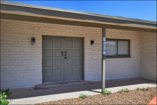 Foto del edificio - 3807 Waymore Dr