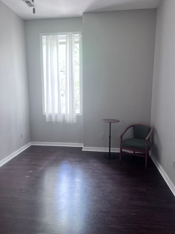 Foto del edificio - 1627 W Main St