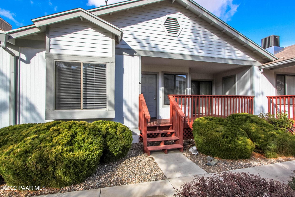 Primary Photo - 3089 Peaks View Ln