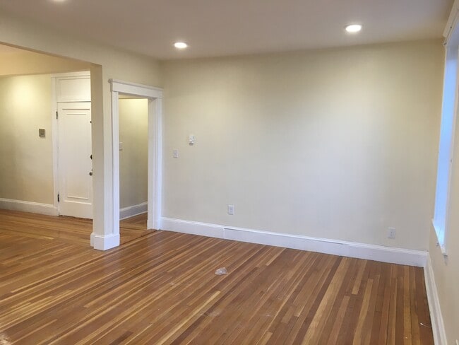 Building Photo - 374 Broadway