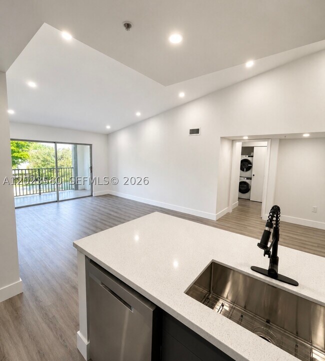 Foto del edificio - 4420 NW 107th Ave