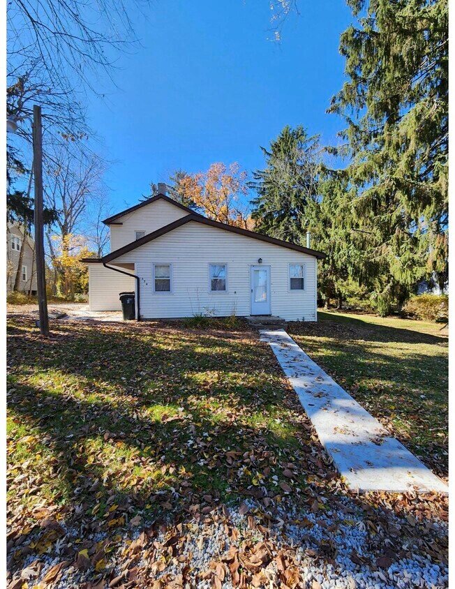 576 High St NE, Canal Fulton, OH 44614 House for Rent in Canal Fulton