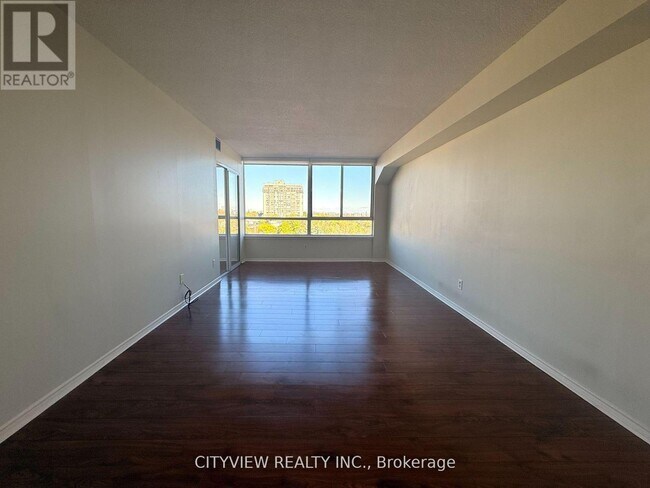 Photo du bâtiment - 1001 Cedarglen Gate