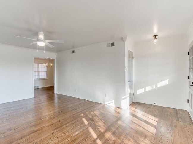 Building Photo - 3 Bedroom Rental in the Village!!