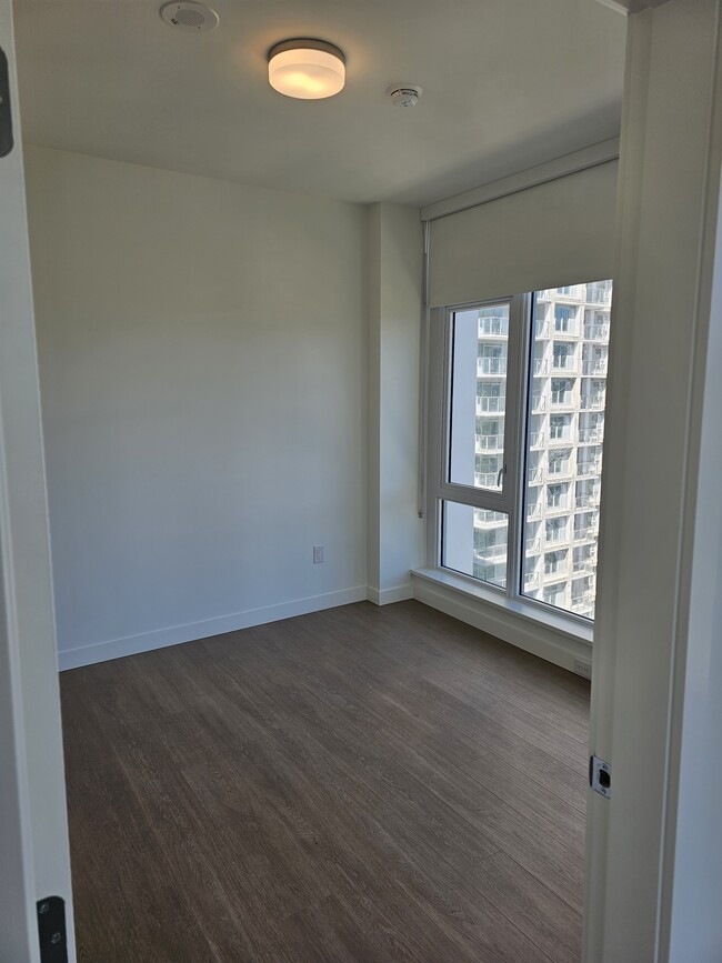 Building Photo - 699 Whiting Way