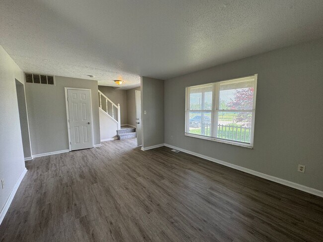 Foto del edificio - Far Eastside Large 3 Bedroom 1.5 Bath