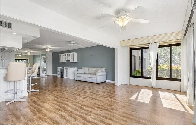 Foto del edificio - 5625 Trailwinds Dr