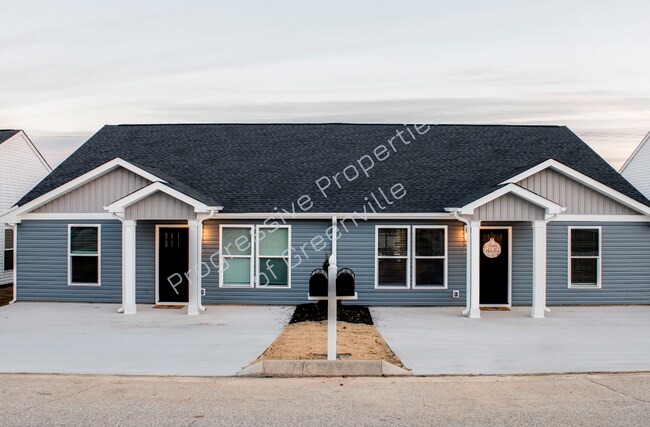 Building Photo - 207 Chesley Dr