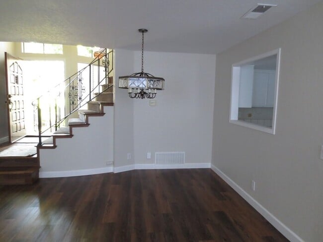 Building Photo - Gorgeous Newly Remodeled 2 Bedroom, 2.5 Ba...