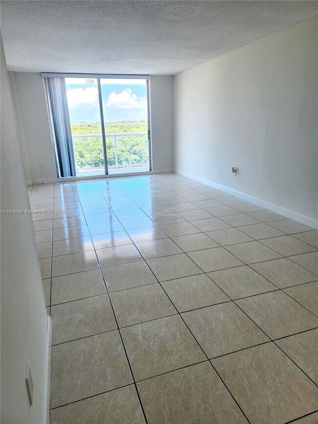 Foto del edificio - 2841 NE 163rd St