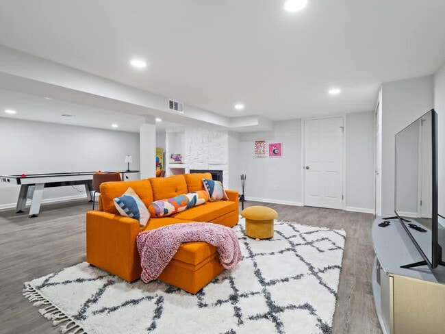 Foto del edificio - 8040 Strongsville Blvd