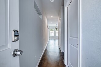 Building Photo - 4915 Paradigm Ln