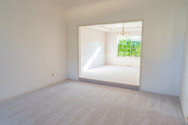 Foto del edificio - 3Bd/2.5Ba Bellevue House( Newport Hill)