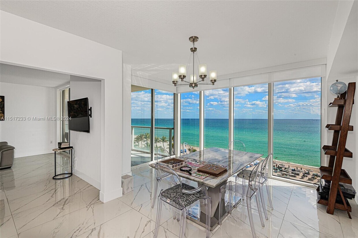 Foto principal - 16699 Collins Ave