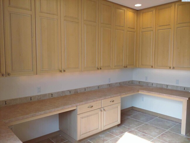Foto del edificio - Luxury Home for Rent in Richland