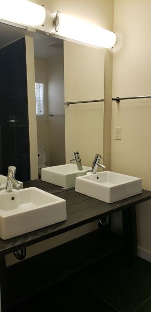Foto del edificio - Modern end unit townhome in Jacksonville!