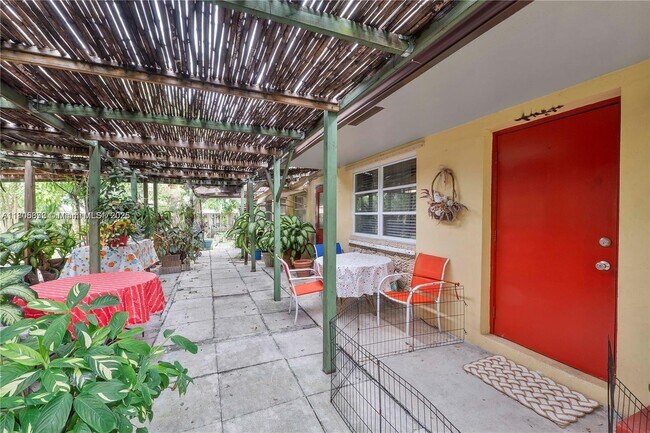 Foto del edificio - 5831 Taylor St