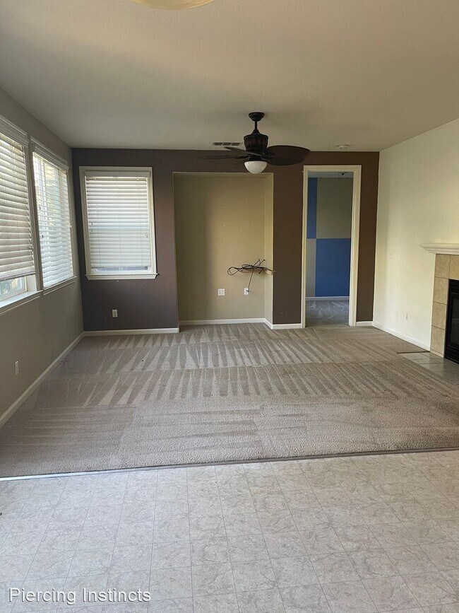 Building Photo - 5 br, 3.5 bath House - 3009 Roslyn Dr