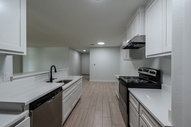 Building Photo - Empire Apartments