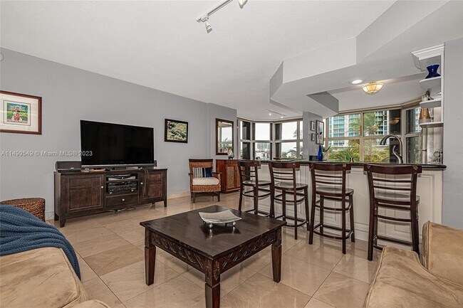 Building Photo - 6423 Collins Ave