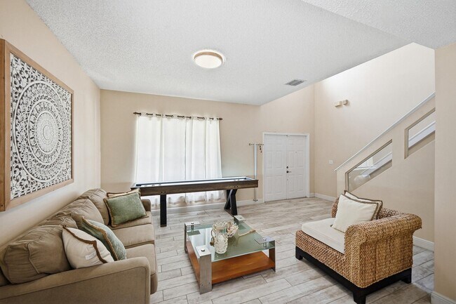 Foto del edificio - 15073 Oak Chase Ct