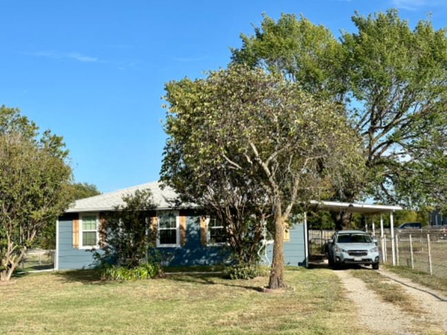 Building Photo - 1565 FM 35