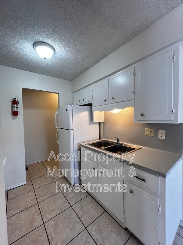 Foto del edificio - 2133 Kerria Ave