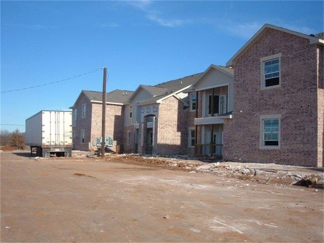 Building Photo - 901 Airport Dr
