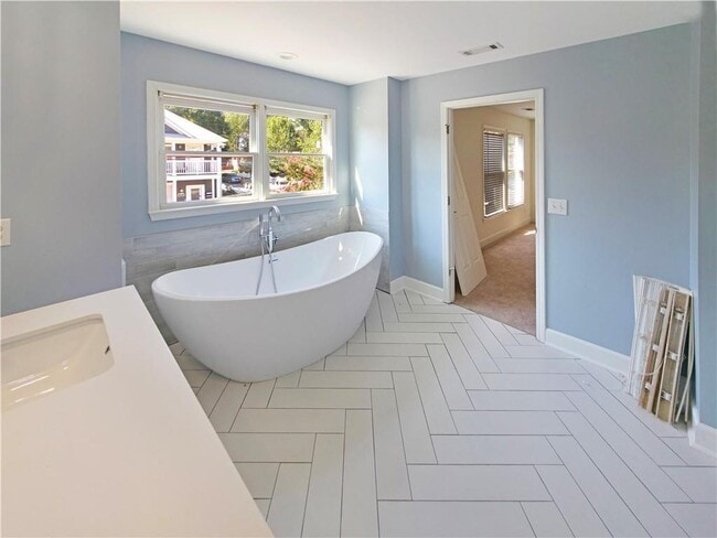 Foto del edificio - 136 Crumley St SE