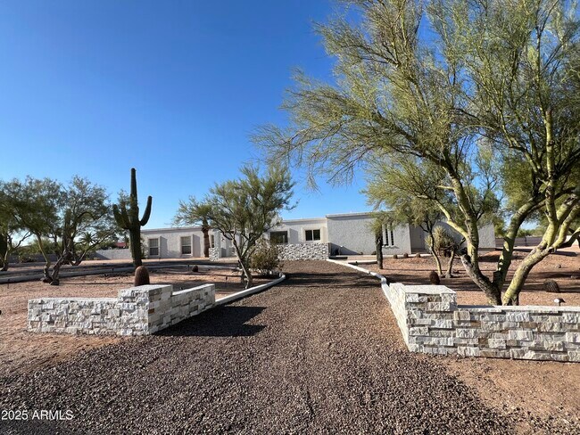 Foto del edificio - 4847 E Calle de Las Estrellas Rd