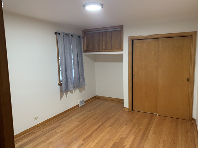 first bedroom - 829 Lathrop Ave