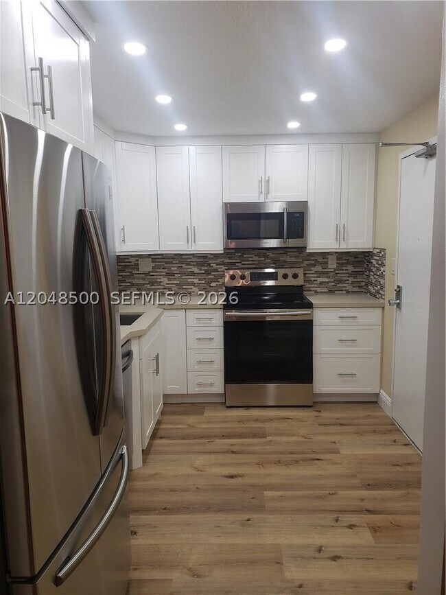 Foto del edificio - 10777 W Sample Rd