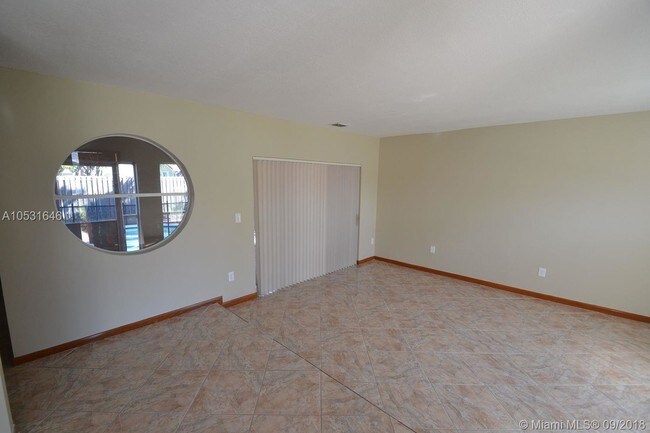 Foto del edificio - 8471 SW 198th St
