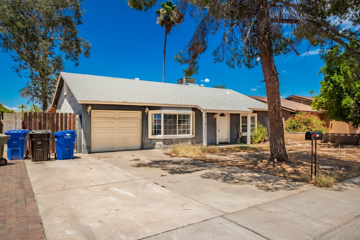 Primary Photo - Single Story 3 Bedroom, 2 Bath in Phoenix