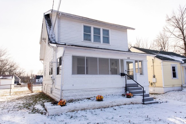 Building Photo - 2 br, 2 bath House - 4212 Sunset Avenue