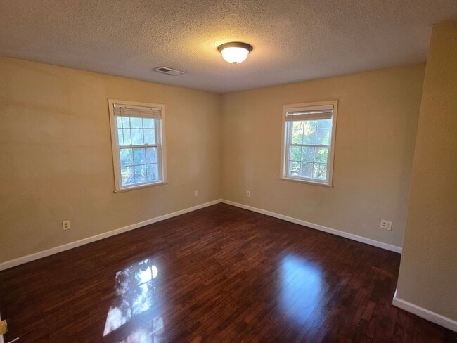 Foto del edificio - Charming 3 bedroom close to campus and I49