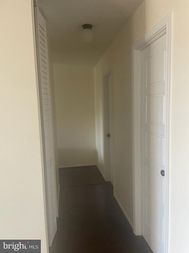 Building Photo - 307 Yoakum Pkwy