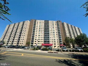 Building Photo - 2500 N Van Dorn St