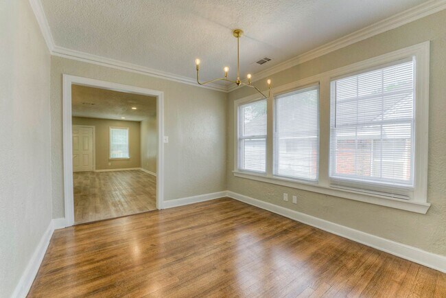 Foto del edificio - Move-in Special! 1/2 off first month's rent!