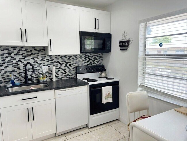 Foto del edificio - 7505 NW 5th Pl