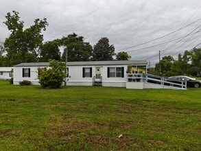 Building Photo - 913 E Avera Ave