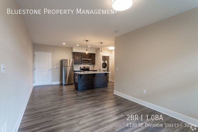 Foto del edificio - Two Bedroom Available Now!