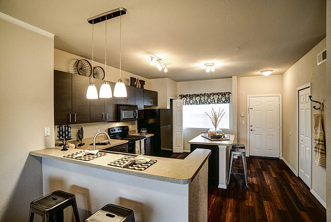 Lakehouse Luxury Apartments Plant City Fl 2 Bedroom Model Bar And Kitchen 1st Floor Lakehouse Luxury Apartments