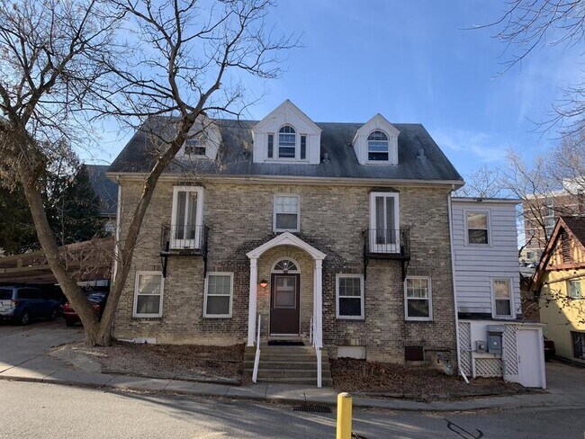 Foto del edificio - 240 W Lakelawn Pl