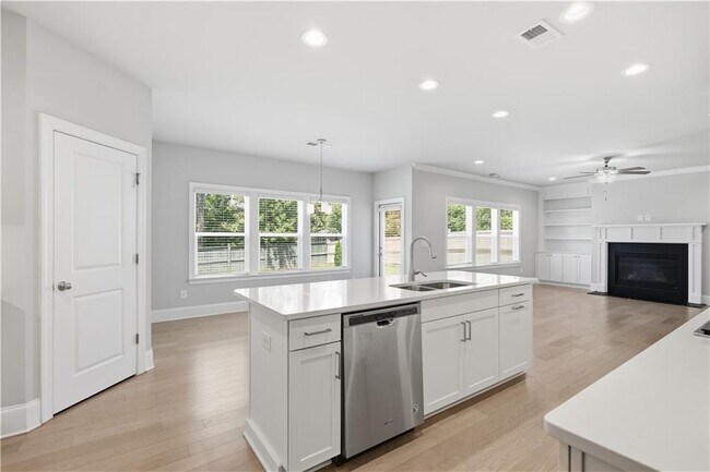 Foto del edificio - 781 Belerose Ln