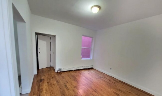 Building Photo - 300 S 11th St