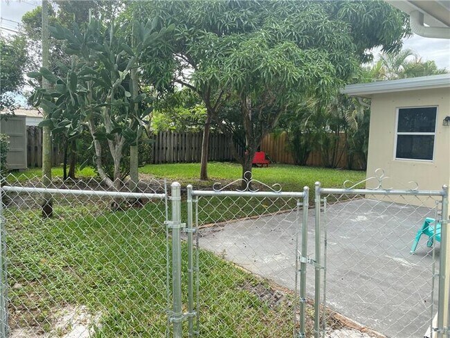 Building Photo - 50 NE 45th Ct