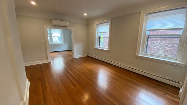 Living room - 1921 Spruce St
