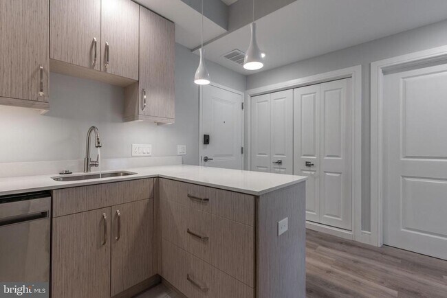 Foto del edificio - 1222 N Marshall St