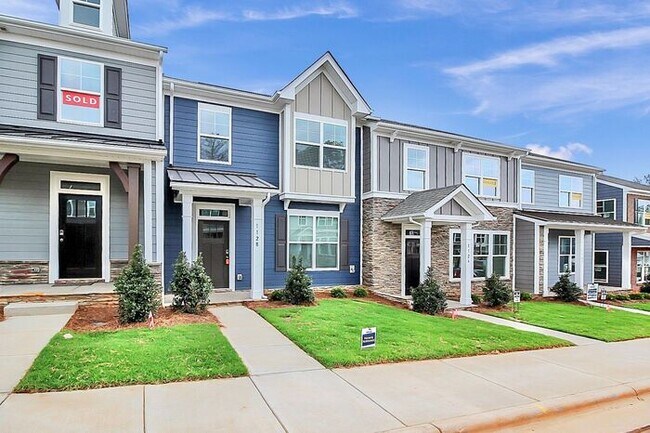Photo - Stunning 3BD/2.5BA Townhome Minutes from Historic Belmont!